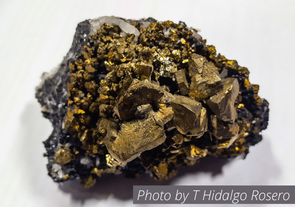 Image of unreacted chalcopyrite on galena and quartz taken as part of project